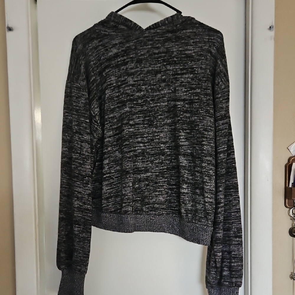 Stylish Women's Sweater Collection - Picture 4 of 11